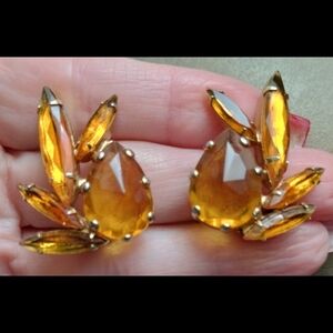 Vintage Hattie Carnigie Topaz Rhinestone Clip On Earrings